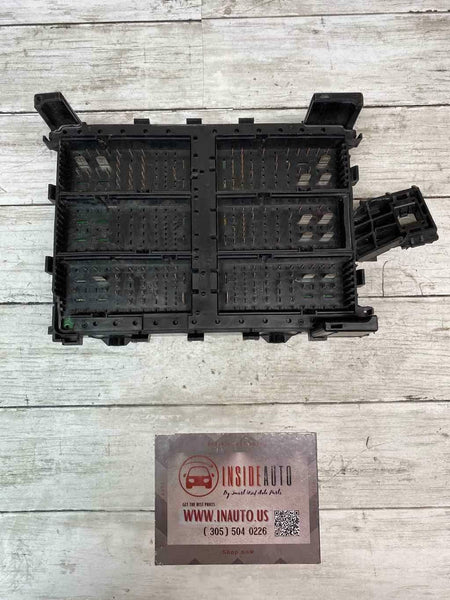 2015 2020 GMC SUBURBAN ENGINE FUSE BOX ASSY OEM 84114437