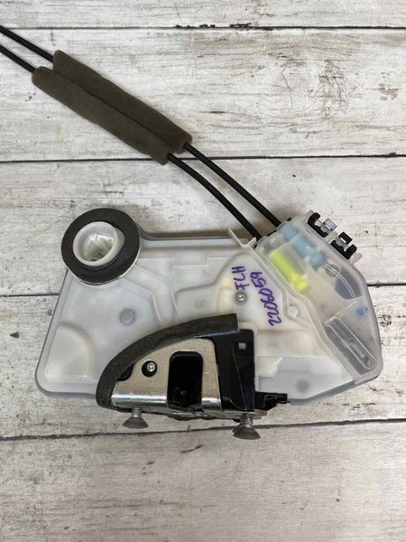 14 20 TOYOTA COROLLA TRAVA DA PORTA DIANTEIRA ESQUERDA LH ASSY OEM 6904002440