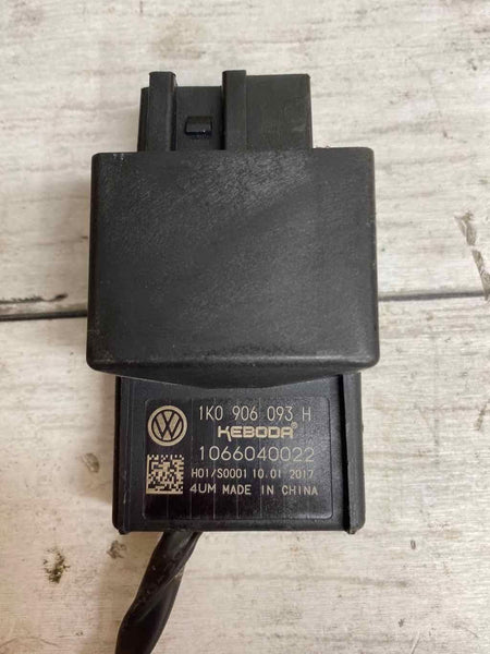 MÓDULO DE CONTROL DE BOMBA DE COMBUSTIBLE VOLKSWAGEN JETTA GLI 2018 OEM 1K0906093H