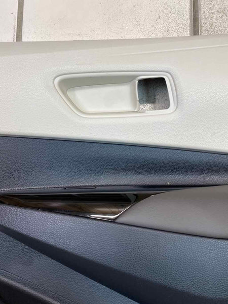 20 TOYOTA COROLLA XLE PANEL DE MOLDURA DE PUERTA TRASERA DERECHA DE CUERO MARRÓN 6763002W80C5