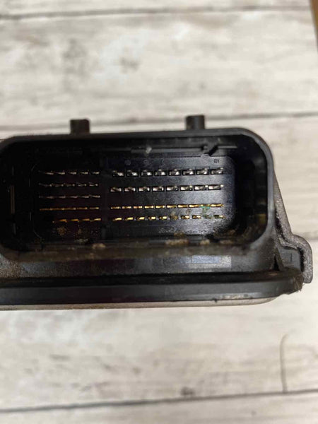 18 TOYOTA COROLA 1.8L ENGINE COMPUTER MODULE 896610ZQ90 BROKEN PLUG SEE PICS