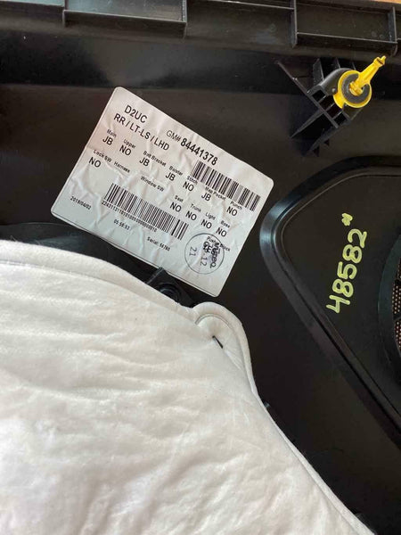 2018 2020 CHEVY EQUINOX REAR PASSENGER SIDE DOOR TRIM PANEL BLACK ASSY 84346330