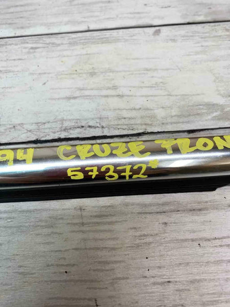 2016 2019 CHEVROLET CRUZE WEATHER STRIP MOULDING FRONT DRIVER SIDE OEM 84180437