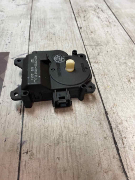 Conjunto de servoaccionamiento de la aleta de ventilación del aire del Toyota Corolla 2018 OEM AE0638000181PLS