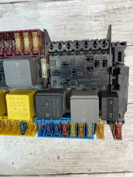 2017 2019 INFINITI QX30 JUNCTION FUSE RELAY BOX OEM A2469067100