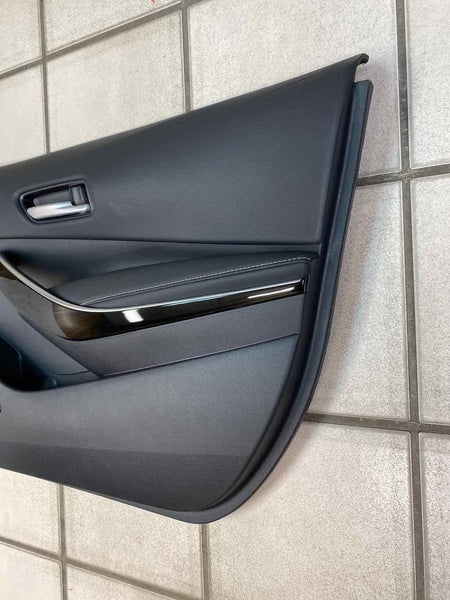 21 TOYOTA COROLLA PANEL DE MOLDURA DE PUERTA INTERIOR DELANTERA DERECHA CUERO NEGRO 6761012U10C1