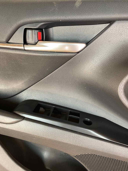 18 21 TOYOTA CAMRY PANEL DE MOLDURA DE PUERTA INTERIOR DELANTERA IZQUIERDA OEM 6762006N00C3