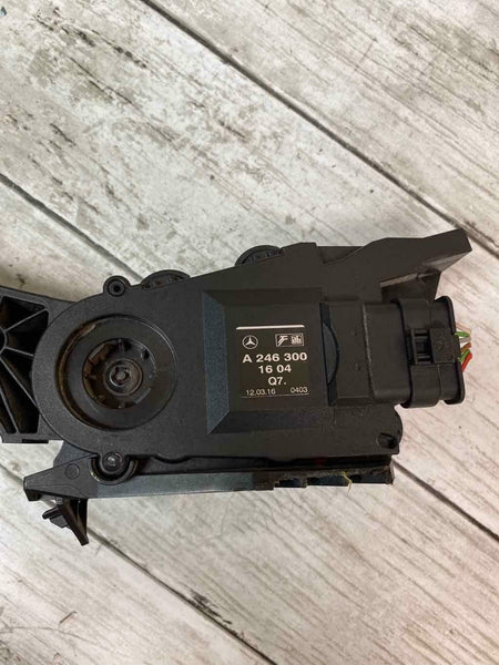 2017 INFINITI QX30 ACCELERATOR PEDAL ASSY OEM A2463001604