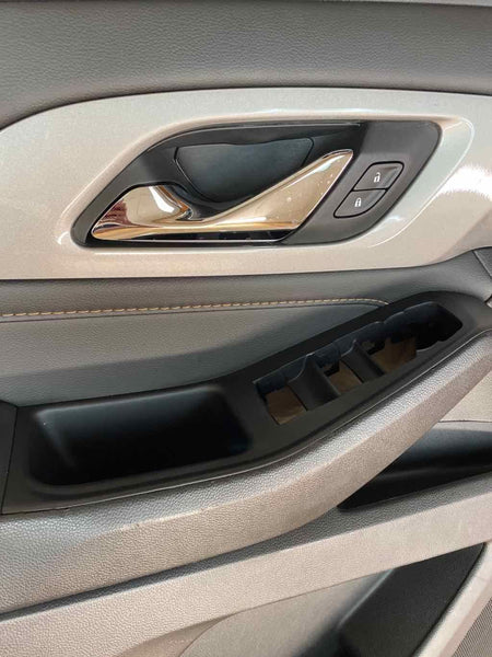 CHEVROLET TRAVERSE 2020 PANEL DE MOLDURA DE PUERTA INTERIOR DELANTERA IZQUIERDA DE CUERO NEGRO 84593210