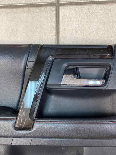 15 20 TOYOTA 4RUNNER PANEL DE MOLDURA DE PUERTA TRASERA IZQUIERDA CON COSTURAS ROJAS NEGRAS 6764035B50C0