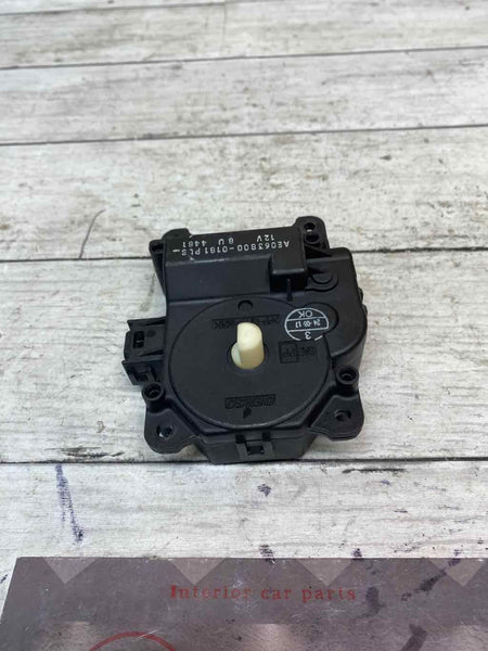 Conjunto de servoaccionamiento de la aleta de ventilación del aire del Toyota Corolla 2018 OEM AE0638000181PLS