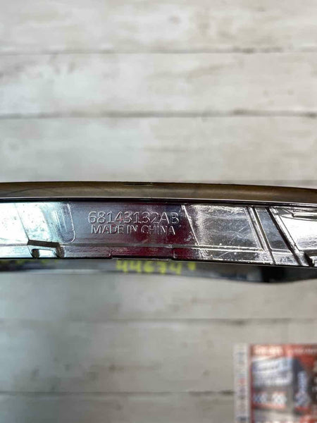 2014 2016 JEEP GRAND CHEROKEE UPPER MIDDLE INBOARD GRILLE OEM 68143132AB