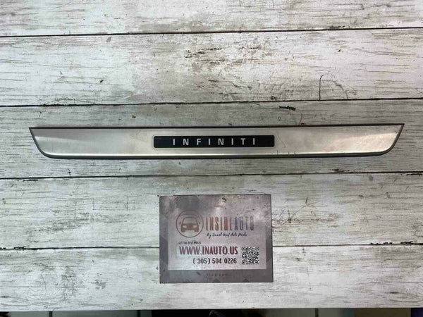 2017 2018 INFINITI QX30 FRONT PASSENGER SIDE DOOR MOULDING OEM 20151208003