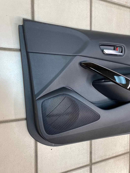 21 TOYOTA COROLLA PANEL DE MOLDURA DE PUERTA INTERIOR DELANTERA DERECHA CUERO NEGRO 6761012U10C1