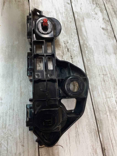 2018 2020 TOYOTA CAMRY LE 2.5L FRONT RIGHT BUMPER BRACKET OEM 5253506210