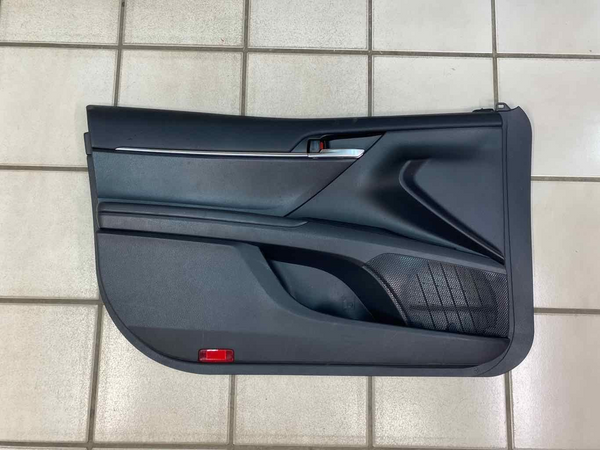 18 21 TOYOTA CAMRY PANEL DE MOLDURA DE PUERTA INTERIOR DELANTERA IZQUIERDA OEM 6762006N00C3
