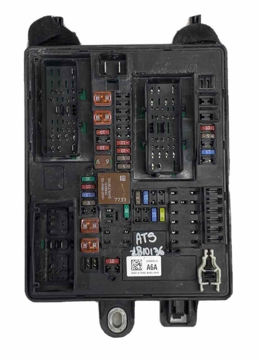 Conjunto de caja de relés y fusibles del motor ATS para CADILLAC 2013-2015 OEM 22959735