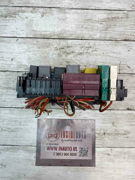 2017 2019 INFINITI QX30 JUNCTION FUSE RELAY BOX OEM A2469067100