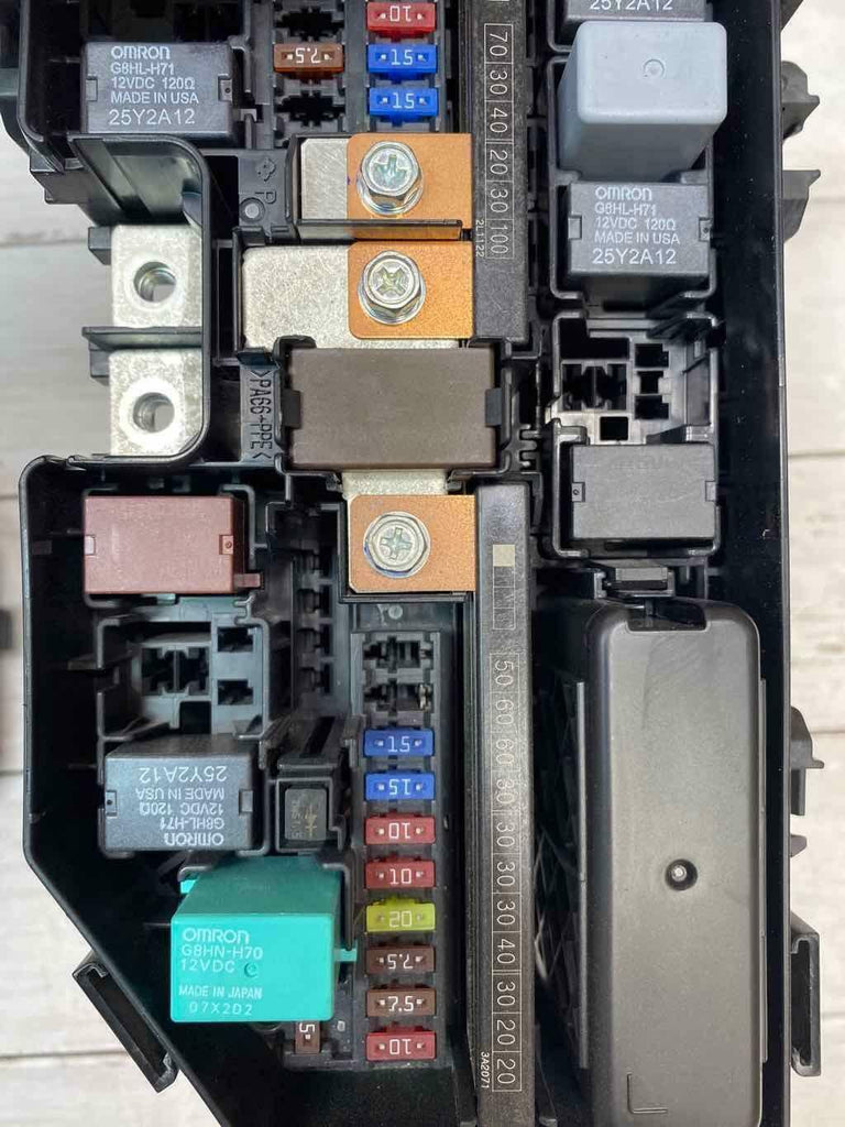 2014 honda crv cigarette lighter fuse Where is that Needs to be Removed to Flat Tow CR-V 2013 (Compatible table only for reference) Note 2012 2014 HONDA CRV LX