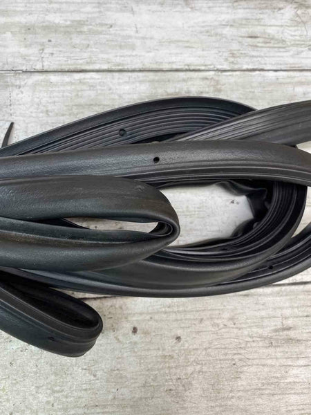 2017 GMC SUBURBAN REAR LEFT DRIVER SIDE DOOR WEATHER STRIP DOOR MOULDING
