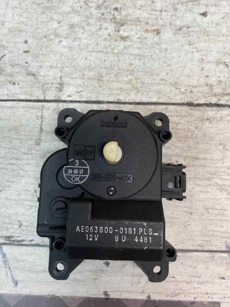 Conjunto de servoaccionamiento de la aleta de ventilación del aire del Toyota Corolla 2018 OEM AE0638000181PLS