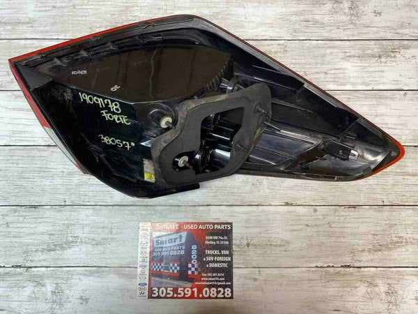 2014 2016 KIA FORTE TAIL LIGHT RIGHT PASSENGER SIDE ASSY OEM 92402A7000