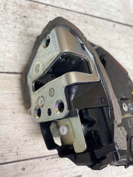 19 21 TOYOTA COROLLA CONJUNTO DE PESTILLO DE PUERTA TRASERA IZQUIERDA DEL LADO DEL CONDUCTOR OEM 6906033131