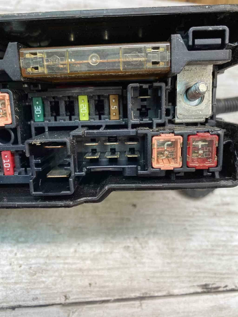 2020 LEXUS IS300 2.0L ENGINE FUSE BOX OEM 8266253370 – INSIDE AUTO