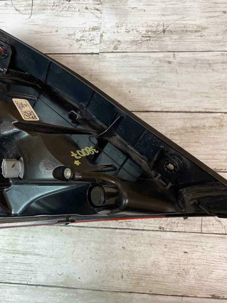 2016 2019 HONDA CIVIC PASSENGER SIDE TAIL LIGHT *HAS A SMALL CHIP BROKEN 33500TBAA01