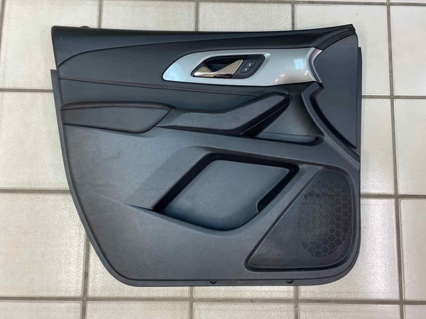 CHEVROLET TRAVERSE 2020 PANEL DE MOLDURA DE PUERTA INTERIOR DELANTERA IZQUIERDA DE CUERO NEGRO 84593210