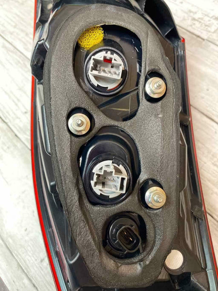2013 2016 MAZDA CX5 LEFT DRIVER SIDE TAIL LIGHT ASSY OEM KD3351160D HAS SCRATCH