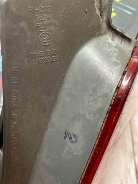 2015 2017 HYUNDAI ACCENT SEDAN TAIL LIGHT RIGHT PASSENGER SIDE OEM 924021R610