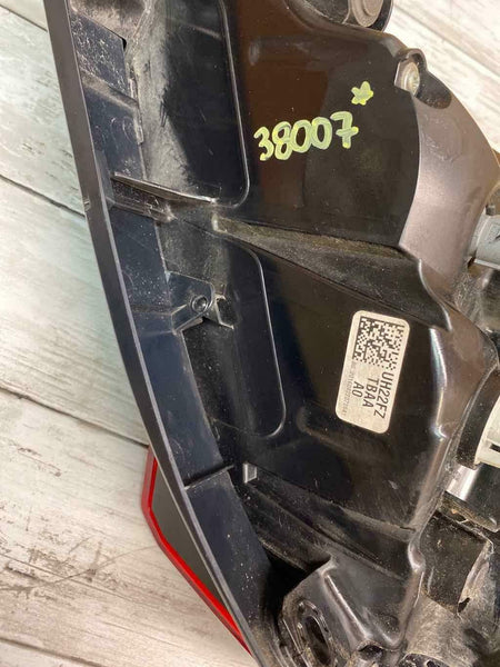 2016 2019 HONDA CIVIC PASSENGER SIDE TAIL LIGHT *HAS A SMALL CHIP BROKEN 33500TBAA01