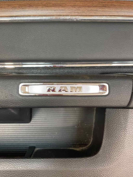 Moldura de panel de puerta para Dodge Ram 13/21 Crew Can, parte trasera derecha, color negro, OEM 1VZ401X9AF