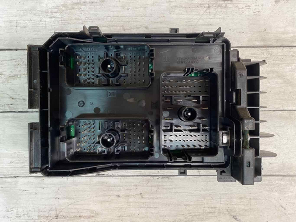 2018 2021 CHEVROLET EQUINOX 1.5L ENGINE FUSE RELAY BOX ASSY OEM 23246682