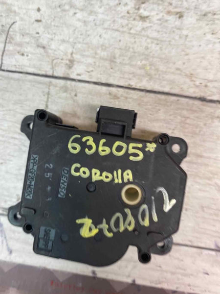 Conjunto de servoaccionamiento de la aleta de ventilación del aire del Toyota Corolla 2018 OEM AE0638000181PLS