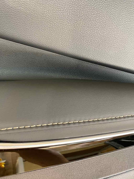 21 TOYOTA COROLLA PANEL DE MOLDURA DE PUERTA INTERIOR DELANTERA DERECHA CUERO NEGRO 6761012U10C1