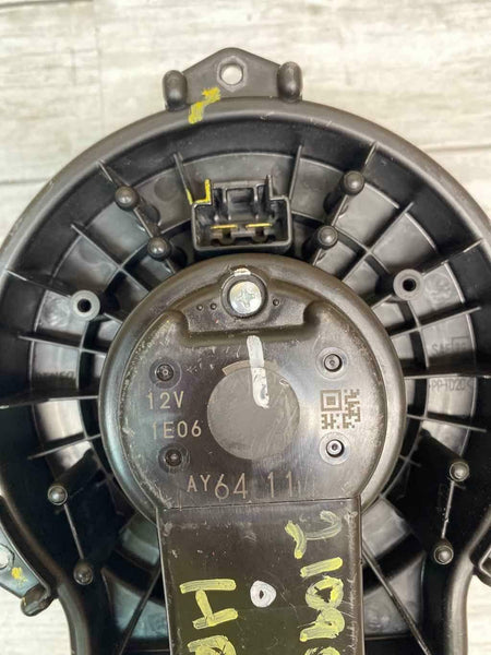 MOTOR DO VENTILADOR HONDA HRV 2021 OEM DEVE VER FOTOS TEM ALGUMAS PEÇAS QUEBRADAS