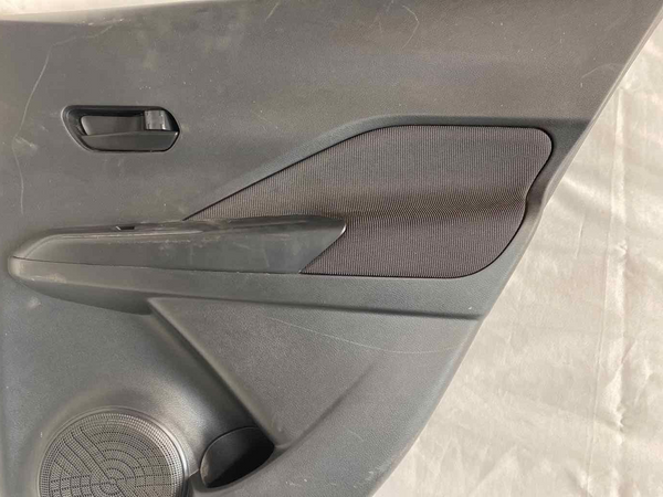 18 NISSAN KICKS REAR RIGHT INNER DOOR TRIM PANEL GRAY NO BOSE AUDIO 829005RL0A