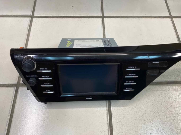 PANTALLA Y RECEPTOR DE RADIO PARA TOYOTA CAMRY 2020 OEM 8614006D20