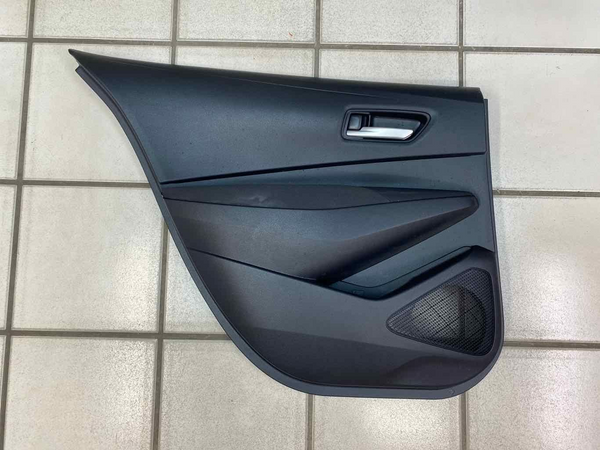 20 22 TOYOTA COROLLA REAR LEFT INNER DOOR TRIM PANEL OEM BLACK 6764012M9020