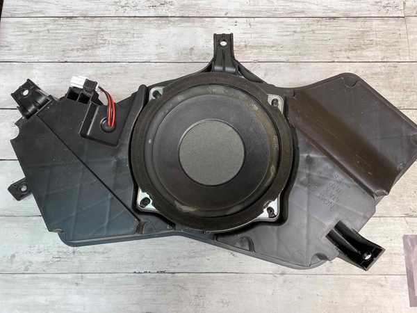 Conjunto de altavoz de subgraves para Hyundai Veloster 2013 OEM 963802V100