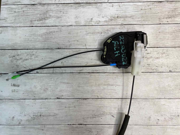 18 21 TOYOTA CHR JAPAN BUILT PESTILLO DE PUERTA DEL CONDUCTOR DELANTERO OEM 6904053130 LH 