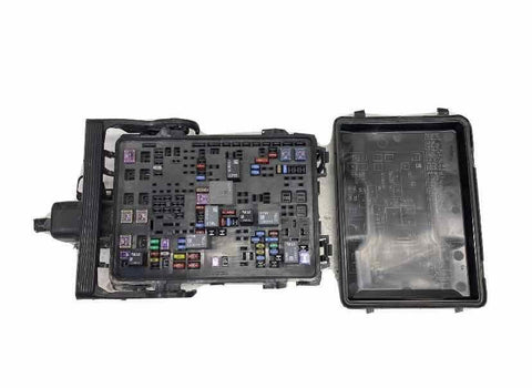 2018 GMC SIERRA 1500 ENGINE FUSE BOX ASSY OEM 84303177